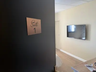 Télévision ou salle de divertissement dans l'établissement Suite du Spa 1 - Parking Privé Gratuit