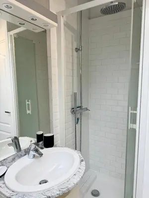 Salle de bains dans l'établissement Les Arches de Vesle à Reims