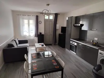 Cuisine ou kitchenette dans l'établissement Studio meublé centre ville- gare Villers Cotterets