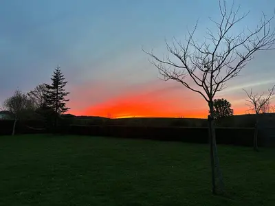 Lever ou coucher de soleil vu de la maison de vacances ou à proximité