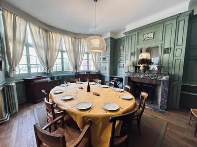 Coin salon dans l'établissement La Chaladrerie grande maison de maître avec jardin