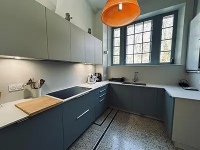 Cuisine ou kitchenette dans l'établissement La Chaladrerie grande maison de maître avec jardin