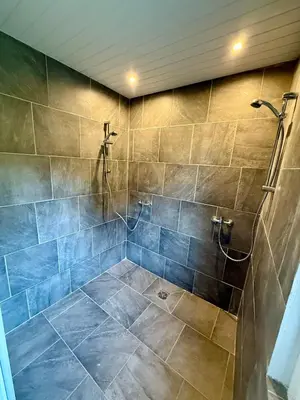 Salle de bains dans l'établissement La Laiterie