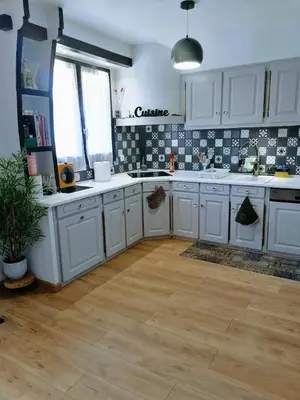 Cuisine ou kitchenette dans l'établissement Belle maison conviviale