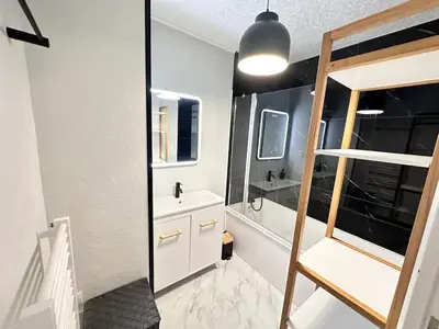 Salle de bains dans l'établissement Terrasse & Bulles - Grand T3 au cœur de Reims