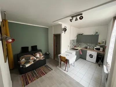 Cuisine ou kitchenette dans l'établissement Jolie studio meublé tout équipé