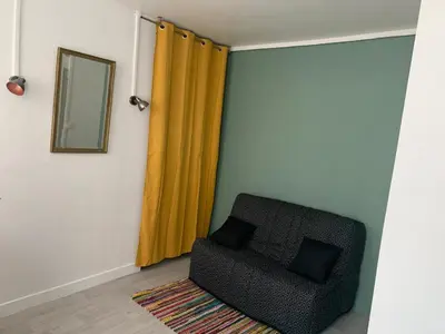 Coin salon dans l'établissement Jolie studio meublé tout équipé