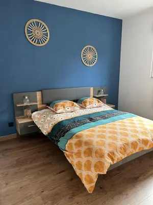 Un ou plusieurs lits dans un hébergement de l'établissement Maison calme à la campagne