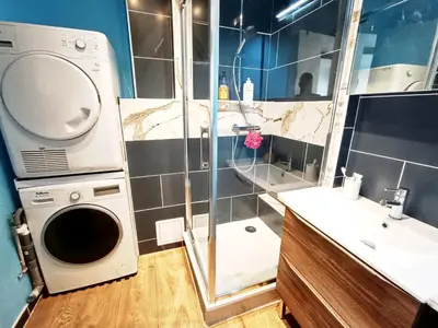 Salle de bains dans l'établissement Idéal famille, proche gare et centre-ville, parking gratuit