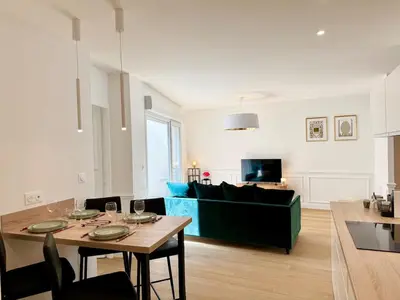 Télévision ou salle de divertissement dans l'établissement Patio Signature - Cœur de Reims