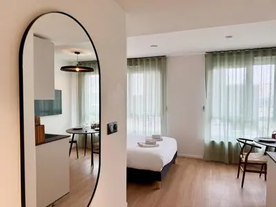 Un ou plusieurs lits dans un hébergement de l'établissement We Live Inn Sharies Reims B303