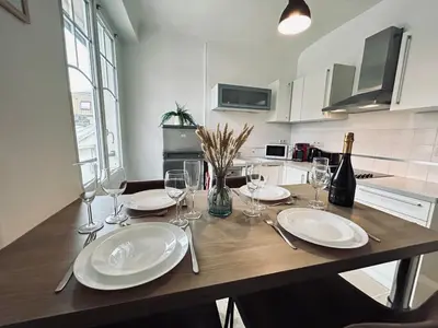 Cuisine ou kitchenette dans l'établissement Jadart T3 avec balcon au pied de la cathédrale