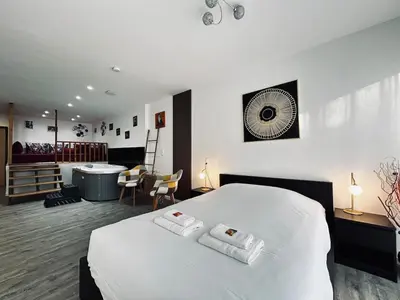 Un ou plusieurs lits dans un hébergement de l'établissement La détente marocaine studio jacuzzi et terrasse