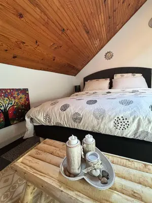 Un ou plusieurs lits dans un hébergement de l'établissement Un été sans fin - 3 chambres- 3 lits - balnéo