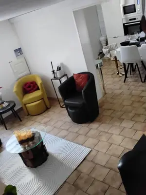 Coin salon dans l'établissement Un été sans fin - 3 chambres- 3 lits - balnéo