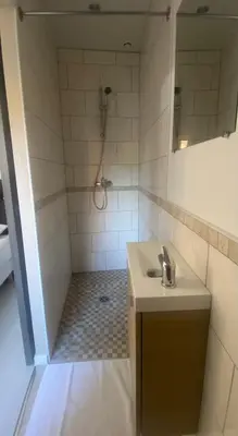Salle de bains dans l'établissement California