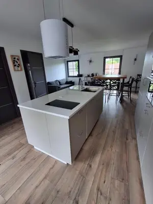 Cuisine ou kitchenette dans l'établissement La Maison d'à Côté Chambre 4