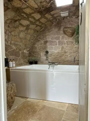 Salle de bains dans l'établissement Parenthèse entre forêt et château