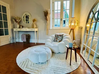 Coin salon dans l'établissement Maison cocooning avec magnifique jardin