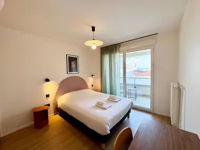 Un ou plusieurs lits dans un hébergement de l'établissement We Live Inn Sharies Reims A301