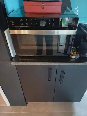 Cuisine ou kitchenette dans l'établissement Chalet avec bain à remous à Saint-Loup-Terrier