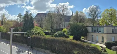 Jardin de l'établissement L'élégance aux portes des caves