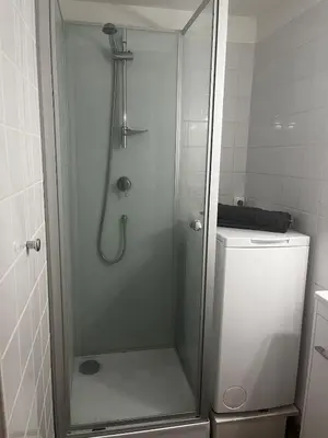 Salle de bains dans l'établissement Le Cosy Champenois! Reims Arena