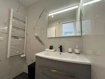 Salle de bains dans l'établissement 1 Clairmarais T2 cosy a 2 pas du centre-ville