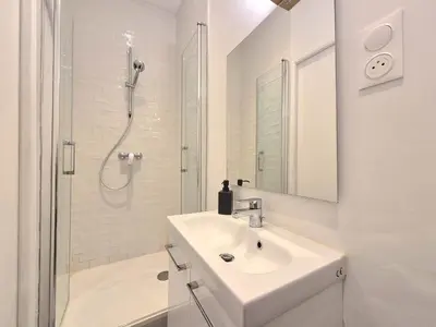 Salle de bains dans l'établissement Villeminot, 2 pers, Gare, Central, Agréable