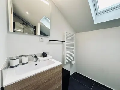 Salle de bains dans l'établissement 2 Clairmarais T2 en duplex proche gare centre