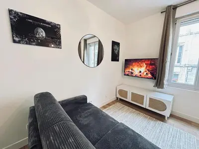 Télévision ou salle de divertissement dans l'établissement 2 Clairmarais T2 en duplex proche gare centre