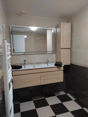Salle de bains dans l'établissement Magnifique hébergement en Rez de jardin