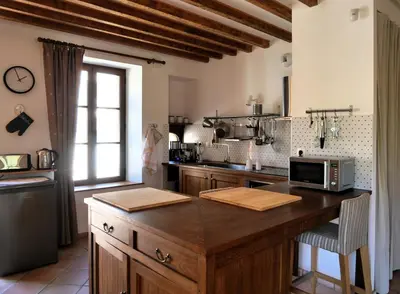 Cuisine ou kitchenette dans l'établissement La Malavisée
