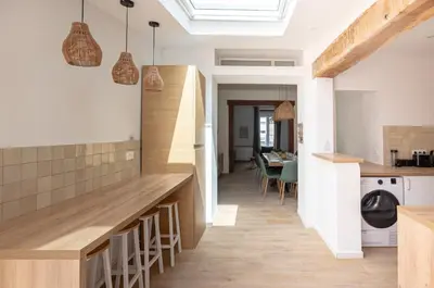 Cuisine ou kitchenette dans l'établissement Maison spacieuse avec terrasse dans le centre ville de Reims