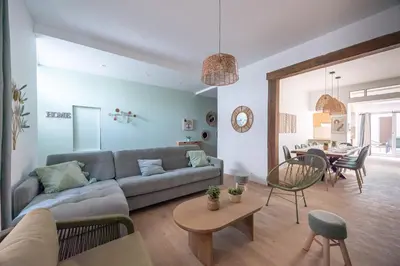 Coin salon dans l'établissement Maison spacieuse avec terrasse dans le centre ville de Reims