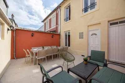 Balcon ou terrasse dans l'établissement Maison spacieuse avec terrasse dans le centre ville de Reims