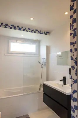 Salle de bains dans l'établissement Maison près de Disneyland