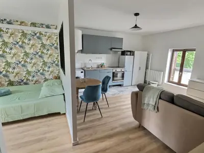 Cuisine ou kitchenette dans l'établissement Appartement Cosy et Lumineux à Pommeuse - Proche Gare & studio de production idéal Couple et Professionelles