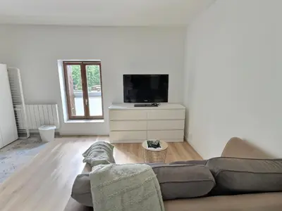 Télévision ou salle de divertissement dans l'établissement Appartement Cosy et Lumineux à Pommeuse - Proche Gare & studio de production idéal Couple et Professionelles