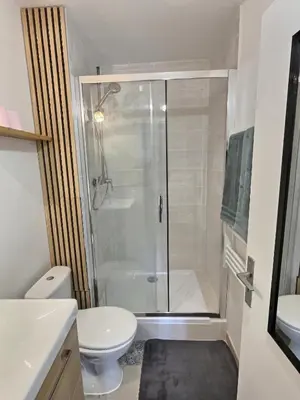 Salle de bains dans l'établissement Appartement Cosy et Lumineux à Pommeuse - Proche Gare & studio de production idéal Couple et Professionelles