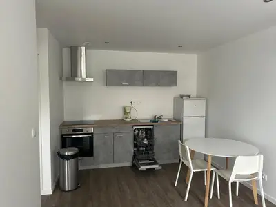 Cuisine ou kitchenette dans l'établissement Appartement climatisé neuf