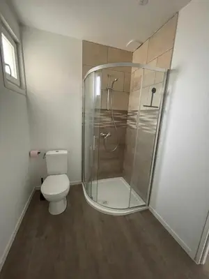 Salle de bains dans l'établissement Appartement climatisé neuf