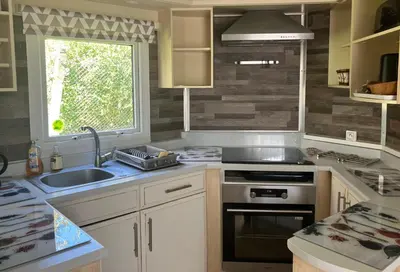 Cuisine ou kitchenette dans l'établissement Lodge de Valébrune