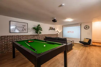 Billard dans l'établissement L'industriel - billard et home cinéma - hyper centre