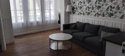 Coin salon dans l'établissement Chez Sparky - Reims centre - 2 chambres au calme