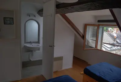 Salle de bains dans l'établissement Crécy - Freedomus Marne-La-Vallée