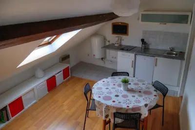 Cuisine ou kitchenette dans l'établissement Crécy - Freedomus Marne-La-Vallée