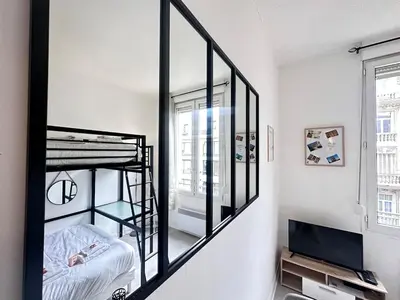 Un ou plusieurs lits dans un hébergement de l'établissement Talleyrand studio neuf cozy hyper centre