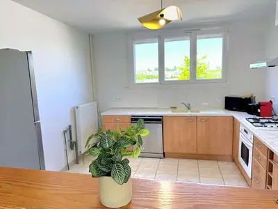 Cuisine ou kitchenette dans l'établissement Rare ! Maison face à l'étang d'Isle