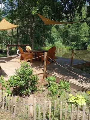 Jardin de l'établissement Cabane au bord de l'eau Electricité 12v Pêche à la batterie interdite